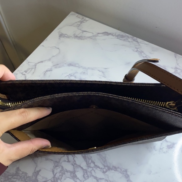 MICHAEL KORS JET SET TRAVEL MESSENGER BAG - Picture 9 of 13